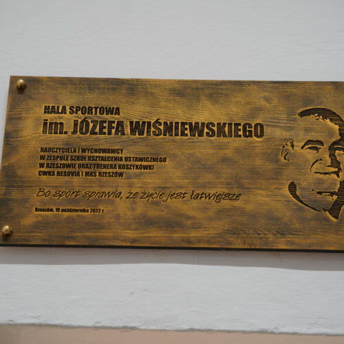 Nadanie imienia Józefa Wiśniewskiego hali sportowej w ZSKU Rzeszów. Autor: mgr Piotr Kustra